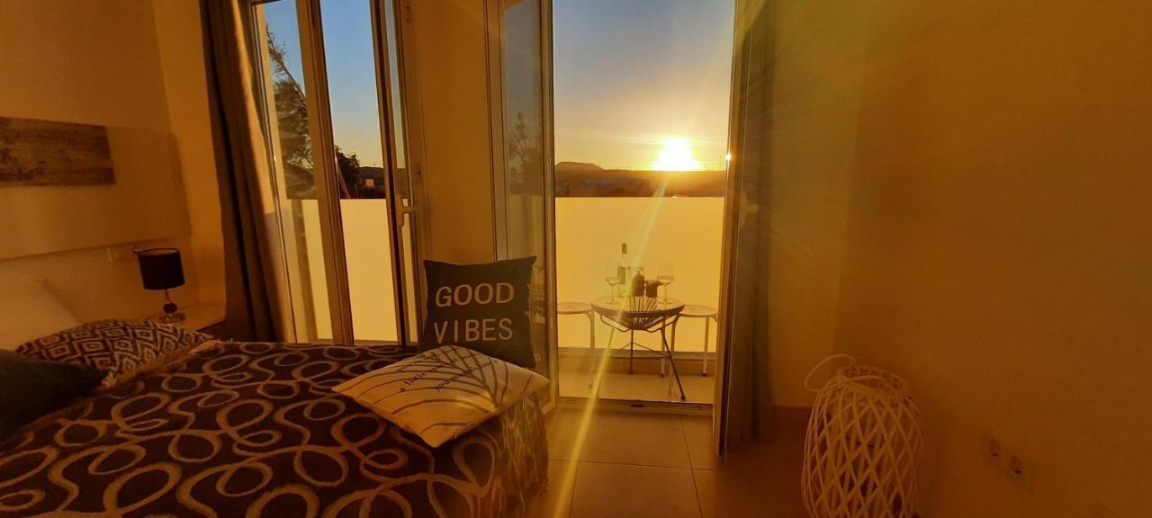 Sunset 230, Sun, Big Pool, Wifi Fiber, Central, Near Main Street And Appartement